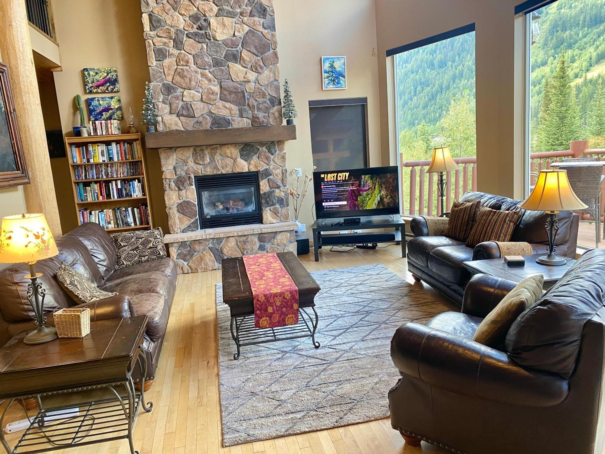 Morrisey Chalet At Sun Peaks Exterior foto